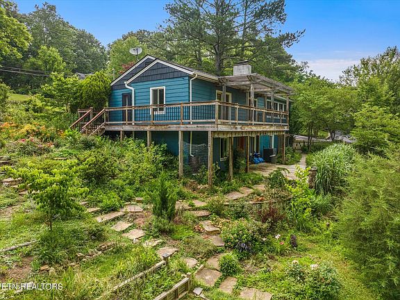3rd image of 445 Circle Hill Dr