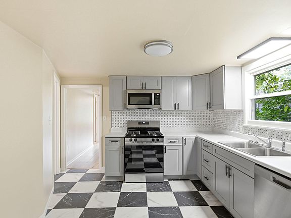 3rd image of 719 Mikel St
