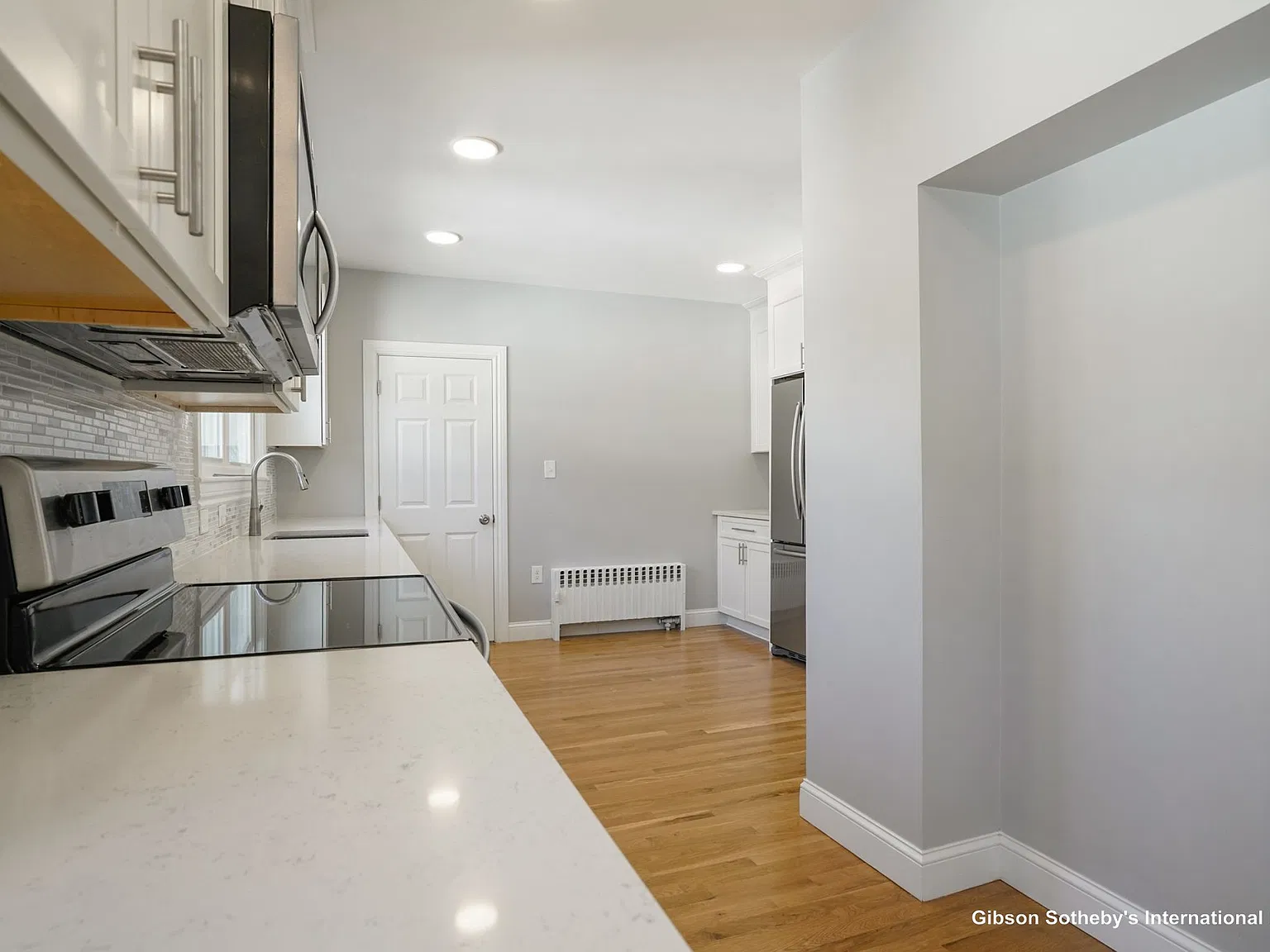 107 Lake St — Photo 2