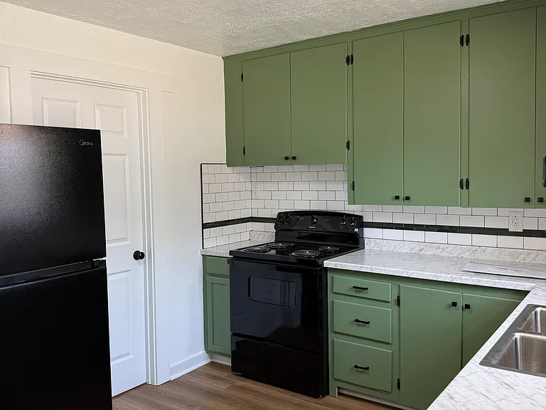 628 W Ford St — Photo 3