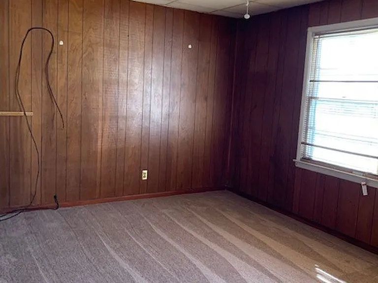 213 Herbert St — Photo 2