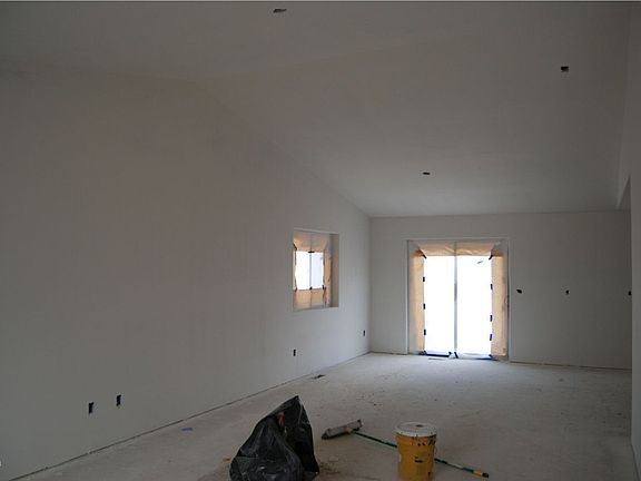 4th image of 99 Ambrosia Ln