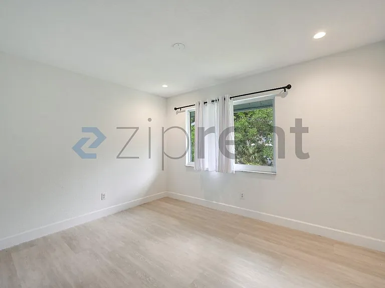 232 Palm Dr #6 — Photo 21