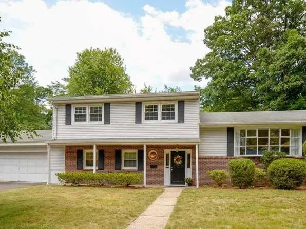 1 Ferris Ct, Ho Ho Kus, NJ 07423