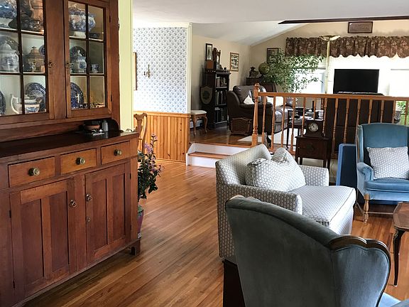 3rd image of 16 Pleasant Dr