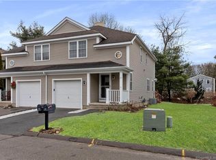15 Lantern Ct, Farmington, CT 06032