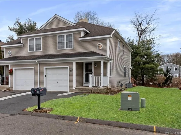 15 Lantern Court, Farmington, CT 06032