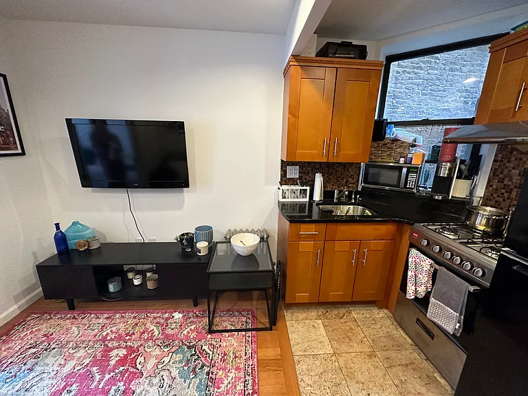 154 Allen St #1B — Photo 7