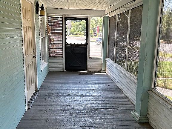 Opposite end of porch.