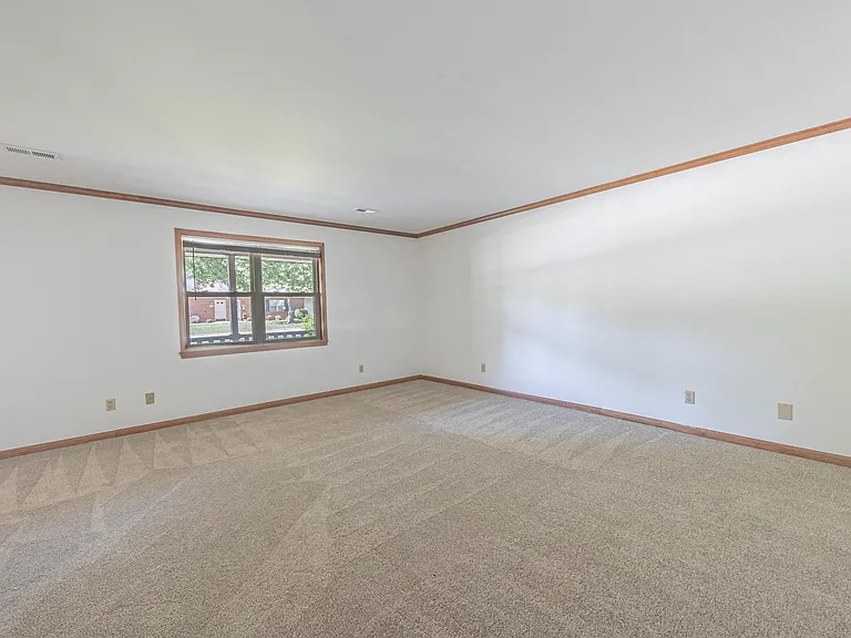 44 Arlington Ct — Photo 7