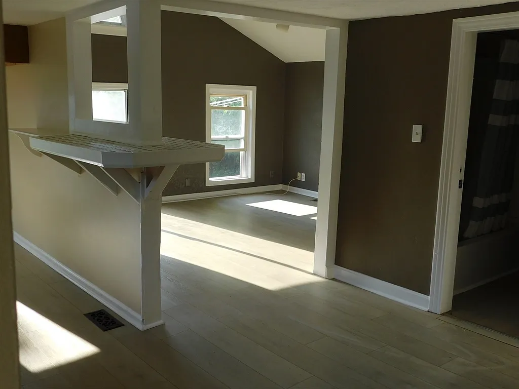 2 bed, 1.0 bath, 672 sqft, $1,800 — Photo 2