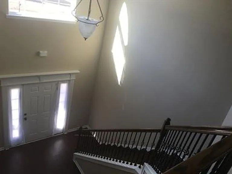 607 Red Oak Ln — Photo 7