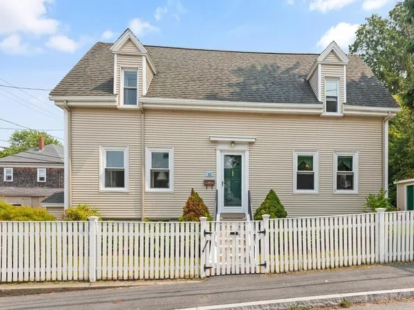 85 Friend St, Gloucester, MA 01930