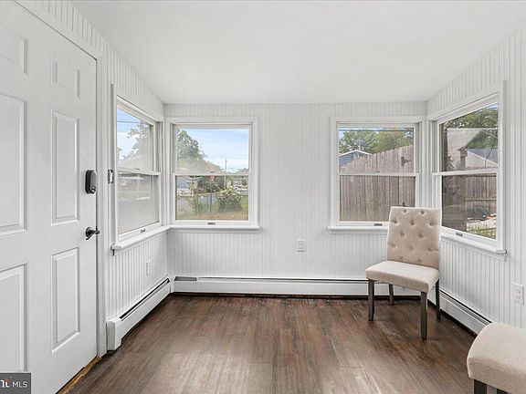 3rd image of 530 Bradley Blvd