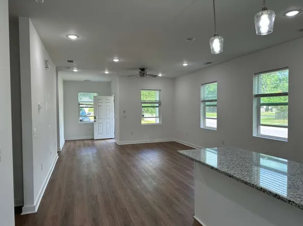 2635 S Allen Dr, North Charleston, SC 29405