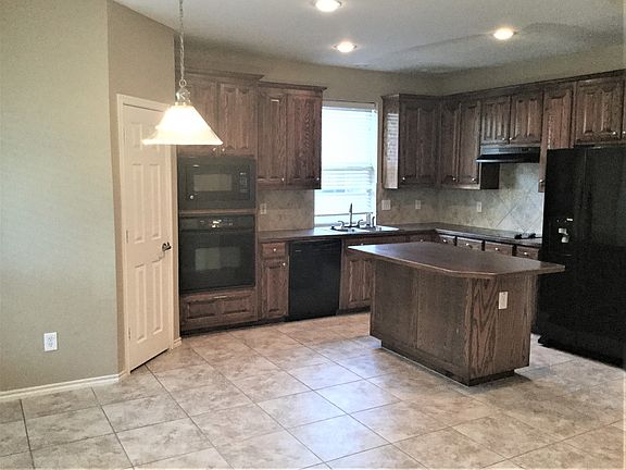 3rd image of 1407 Parkside Dr