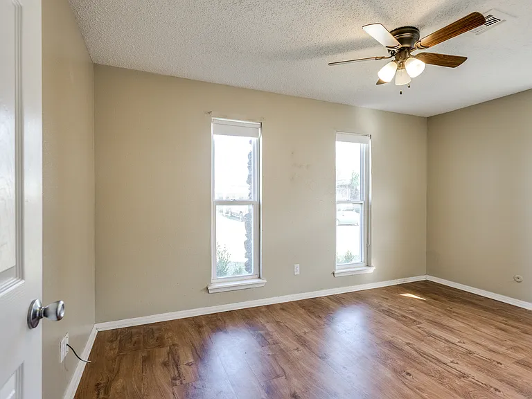645 Lloyd Ave — Photo 30