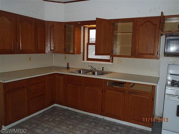 2nd image of 1107 Widdicomb Ave NW