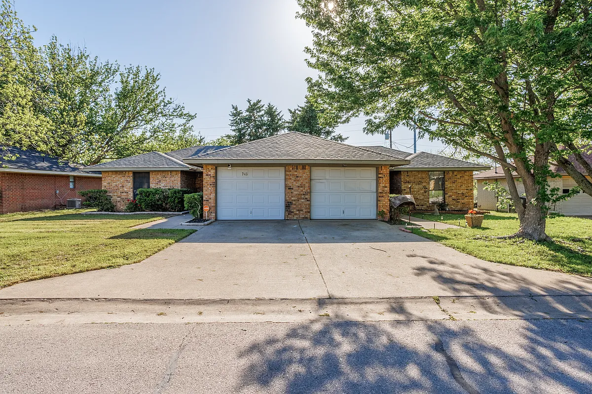 Building Photo - 746 Prairie Creek Dr #746