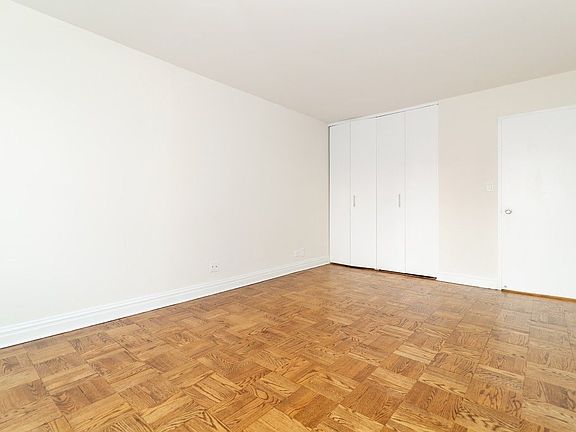 5th image of 400 E 71st St APT 19K