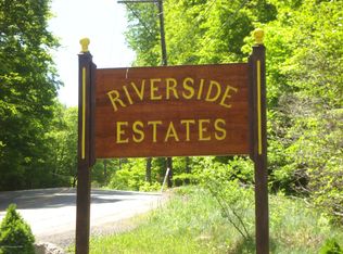 25 Riverside Est, Pocono Lake, PA 18347