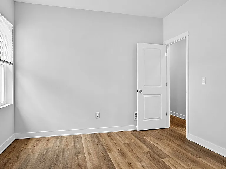 3953 Unit B (Upper level)