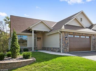 W127N7851 Riverview Ln, Menomonee Falls, WI 53051