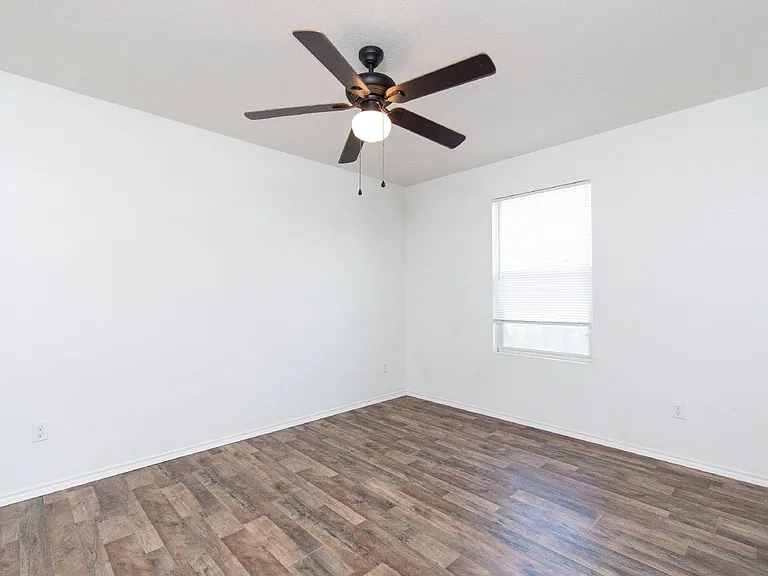 9007 Sandyford Ct — Photo 16