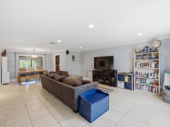 5th image of 22504 SW 65th Avenue