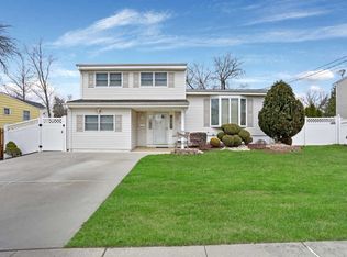 4 Exeter St, Old Bridge, NJ 08857