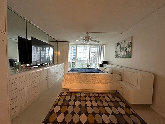 3rd image of 18041 Biscayne Blvd