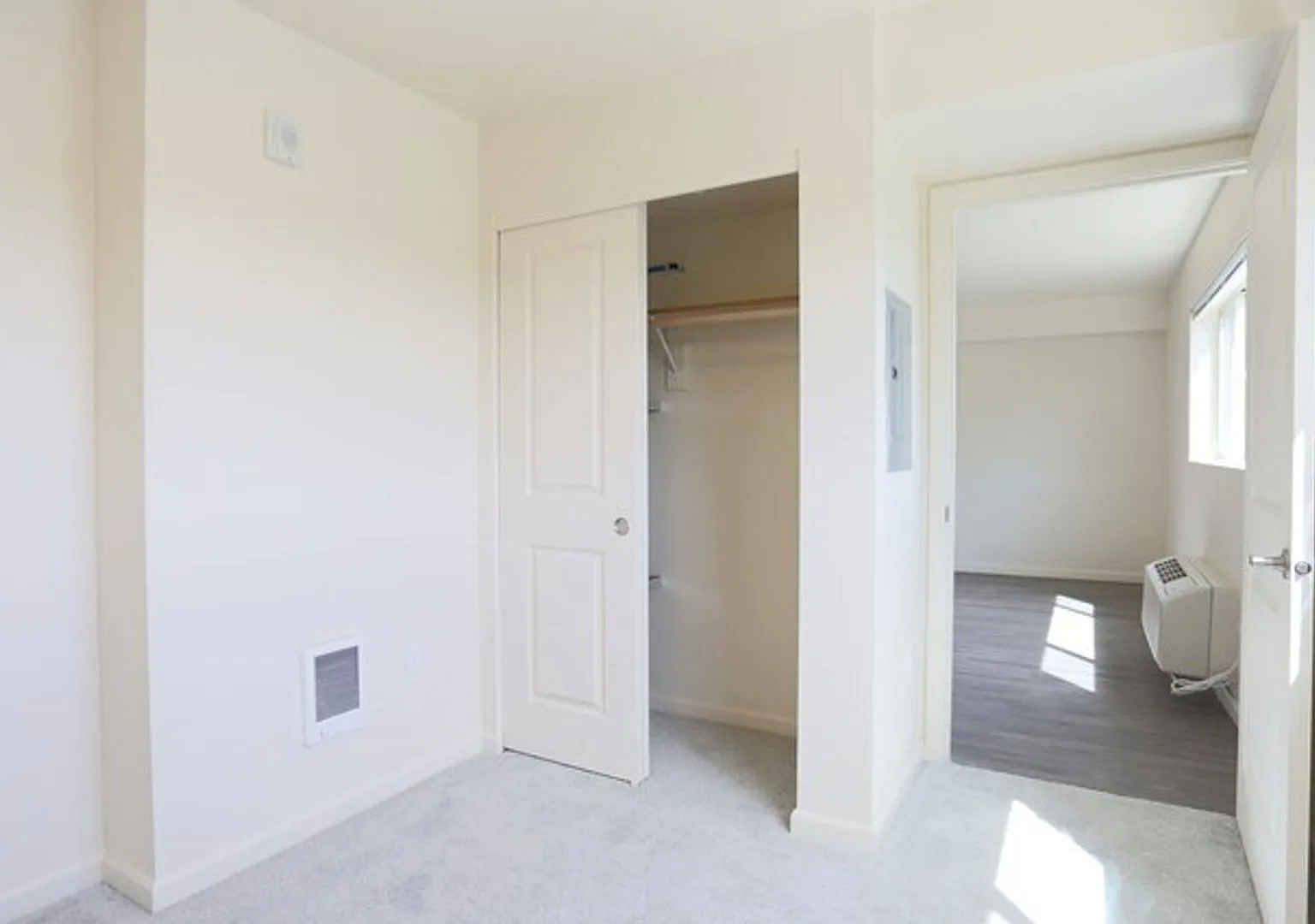 Asher 22 — Photo 4