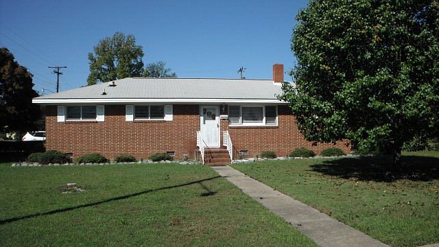 1st image of 733 Rapids St