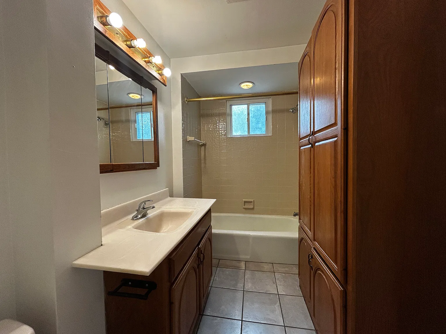 1826 Saint Clair St — Photo 4
