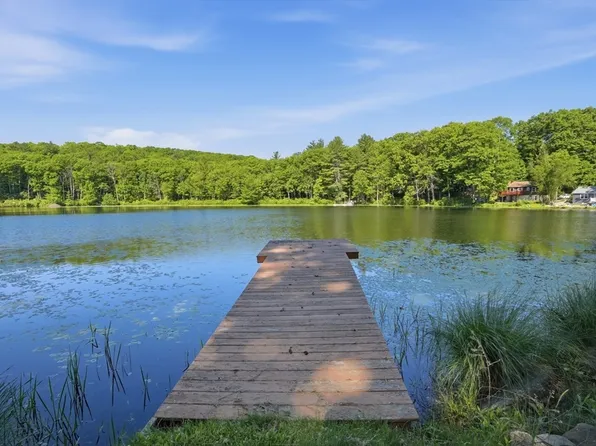 97 Nugget Dr, Charlton, MA 01507