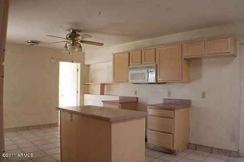 3rd image of 1742 W Argon St