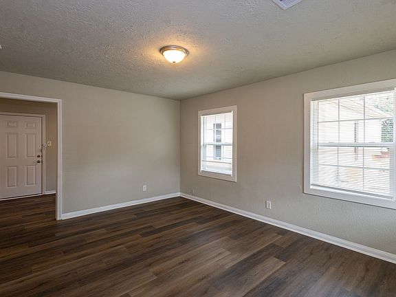 4th image of 2556-2558 Broadway St #2556