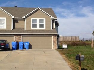 142 S Whilshire Dr, Tonganoxie, KS 66086