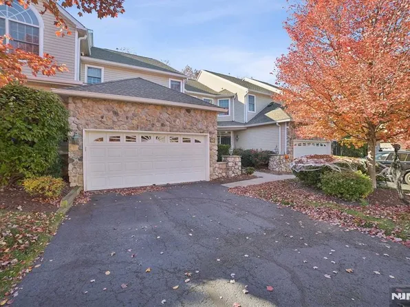 95 Winged Foot Dr #95, Livingston, NJ 07039