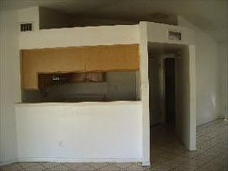 4th image of 820 N 61st Ave
