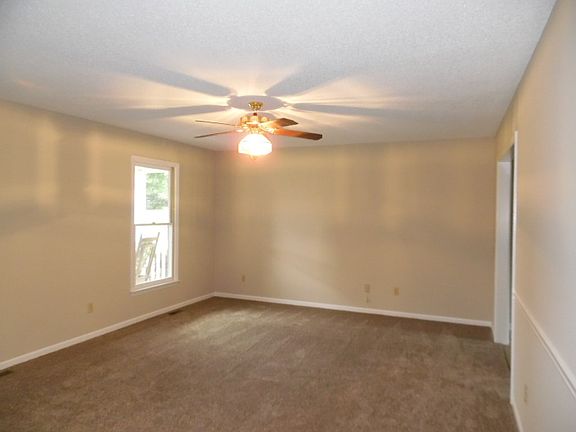 3rd image of 244 Georgia Queen Dr