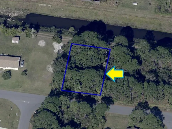 673 Vantage St SE, Palm Bay, FL 32909