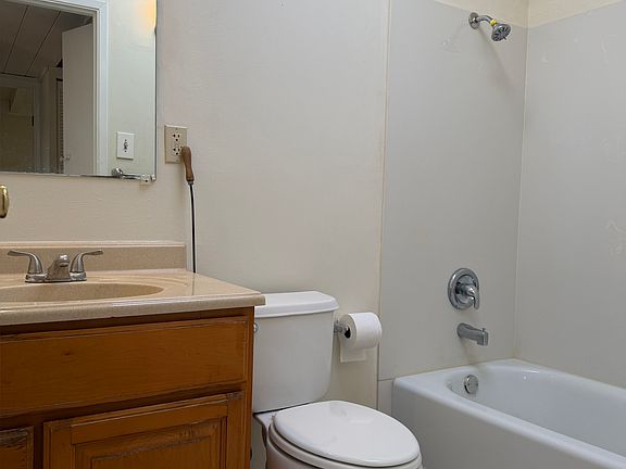 5th image of 955 Curtis Ave