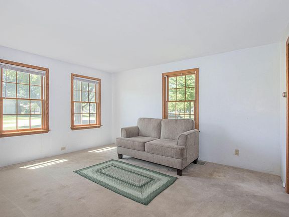 5th image of 212 W Clay St