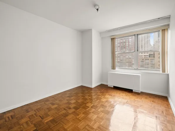155 West 68th Street 1120 image 3 of 6