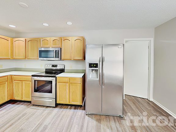 4th image of 746 Streamside Dr
