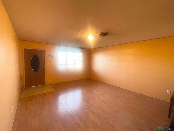 2nd image of 807 W Dogwood Ave