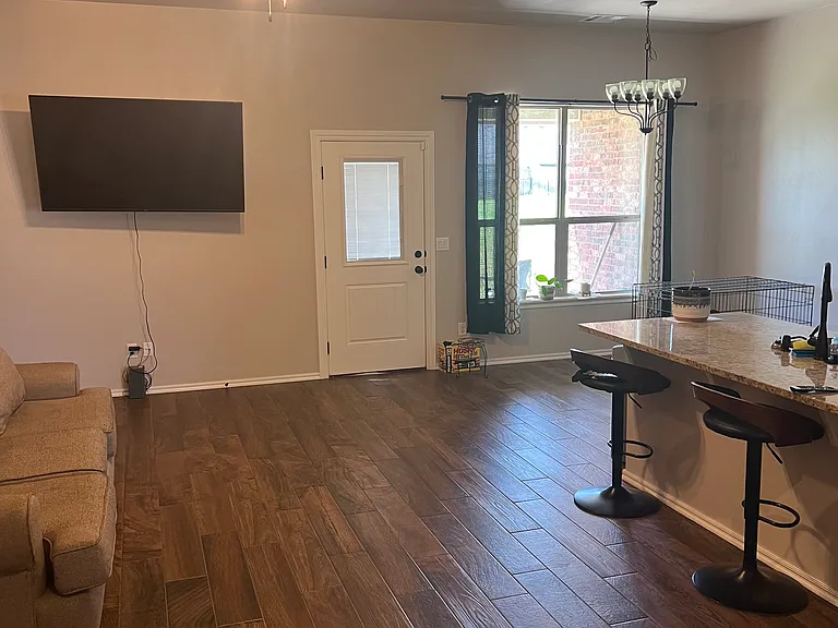 2209 E Grassland Ln — Photo 4