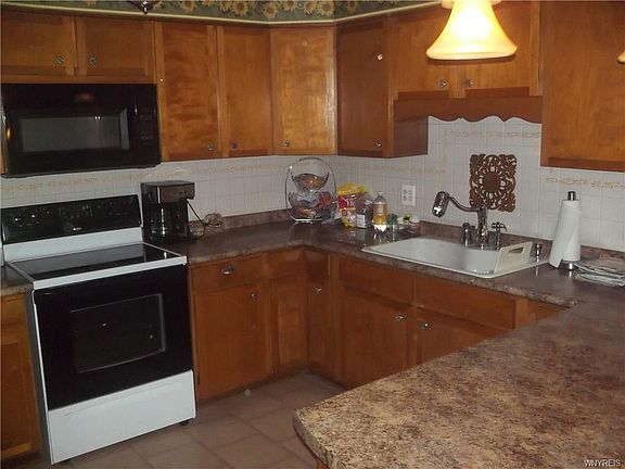 3rd image of 882 Park Ave