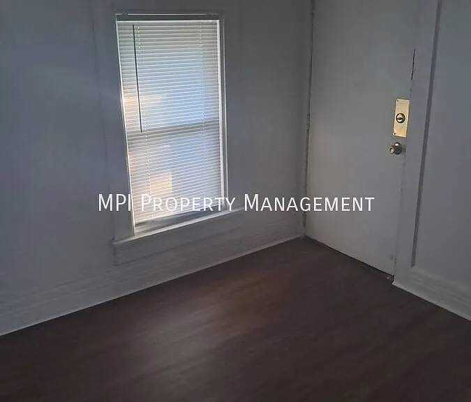 1128 S 32nd St — Photo 8
